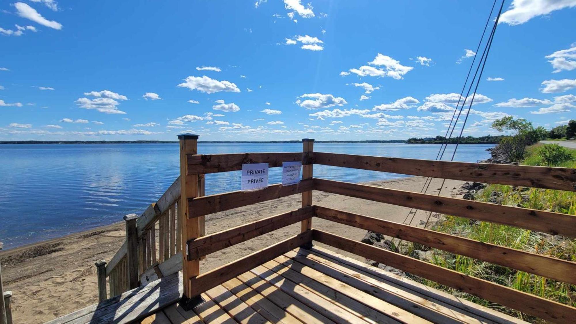 Auberge Vue D'La Dune - Dune View Inn Буктуш Екстериор снимка